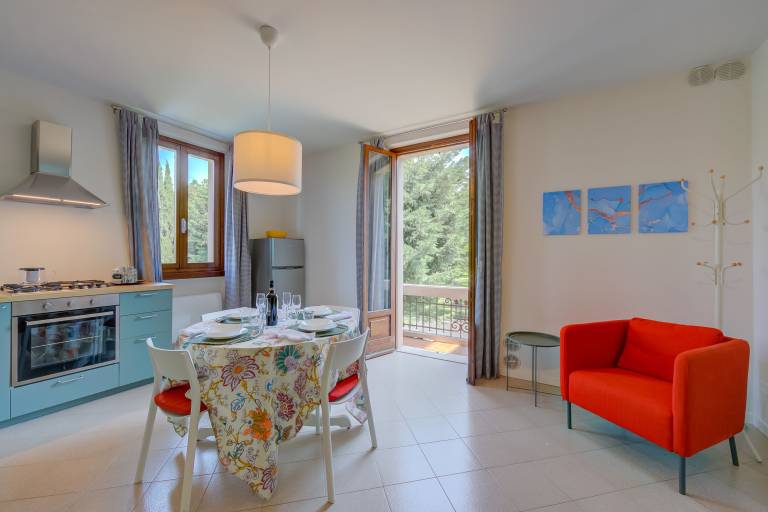 Rental apartment with yard — photo 3
