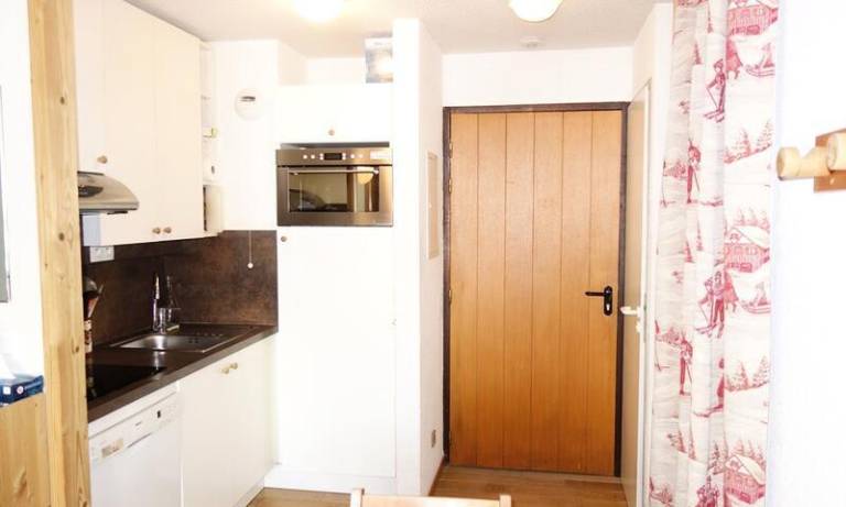 230m from shops, 5th floor, balcony, tv, ski locker, 35m², Alpe d'Huez — photo 5