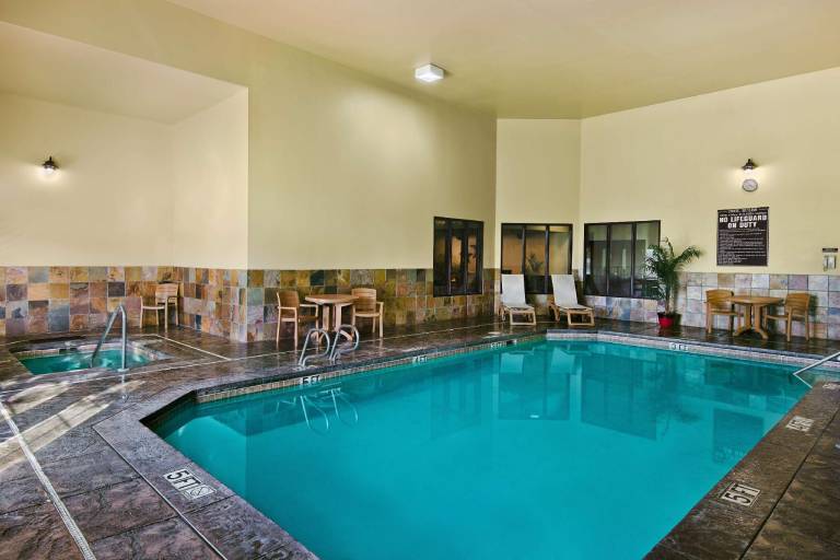 Oxford Suites Pendleton — photo 4
