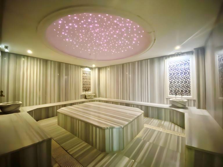 Holiday apartment with hot tub & pool — photo 4