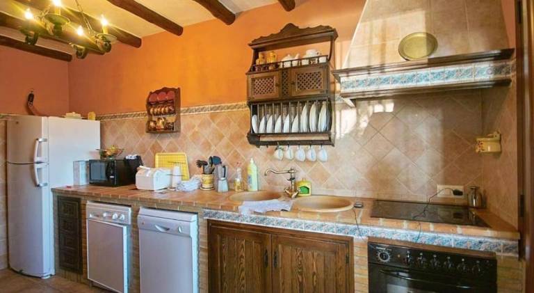 Fully equipped big villa with yard, private pool & barbeque | Pets allowed — photo 4