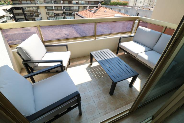 Apartment with terrace — photo 4