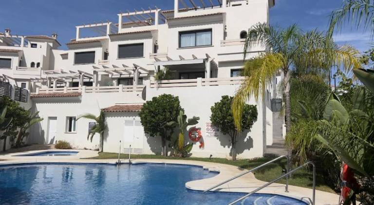 Vacation home with pool in Estepona