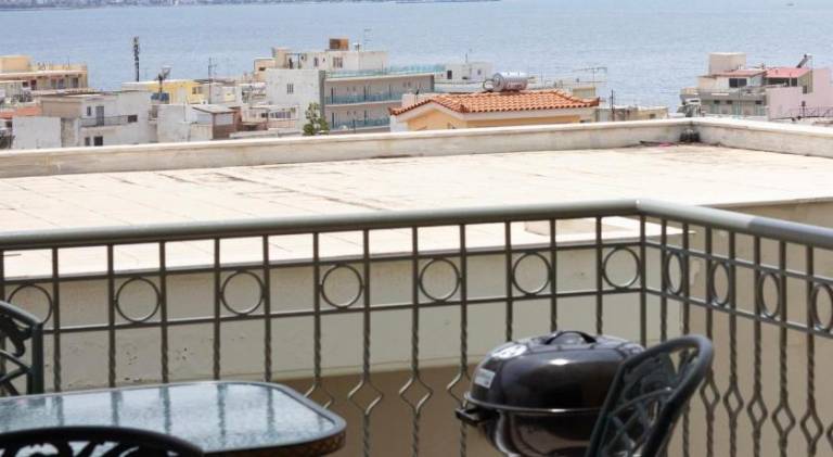 Loutraki Seaview Apt - 2BR, Terrace & BBQ I Beach in Loutraki-Agioi Theodoroi