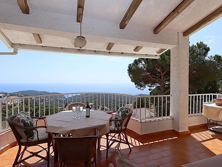 Fully equipped vacation home with yard & private pool | Pets allowed — photo 3