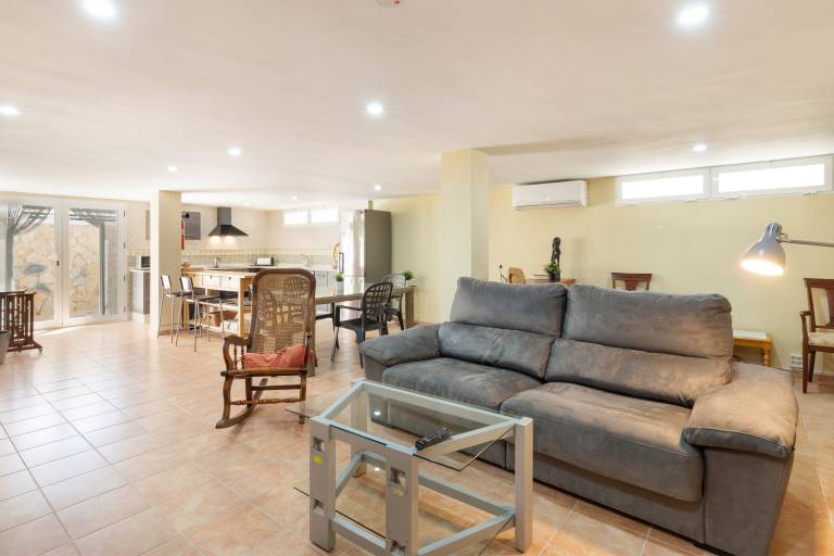 Family-friendly nice rental apartment with garden, pool & grill | Sea view | Close to the beach | Perfect for remote work | Pets allowed — photo 4