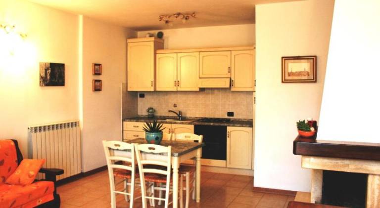 Rental apartment with yard & terrace in Sovicille