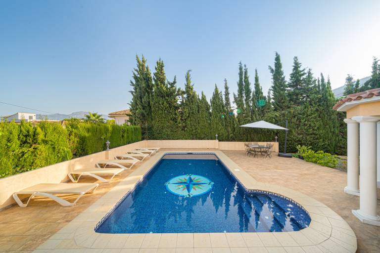 Villa Casa Santana with Mountain View, Pool, Terraces & Wi-Fi in L'Alfas del Pi