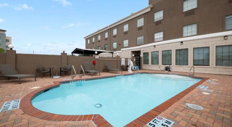 Holiday Inn Express Hotel and Suites Kingsville By IHG — photo 4