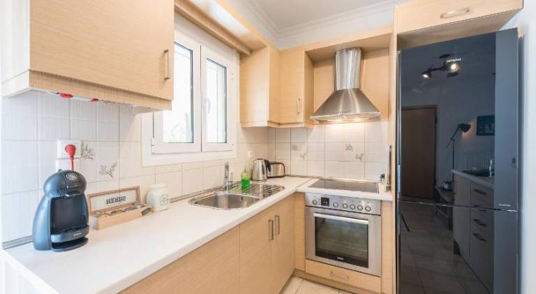 Holiday apartment with patio | Close to Temple of Hephaestus | Good for workation | Pet-friendly — photo 2