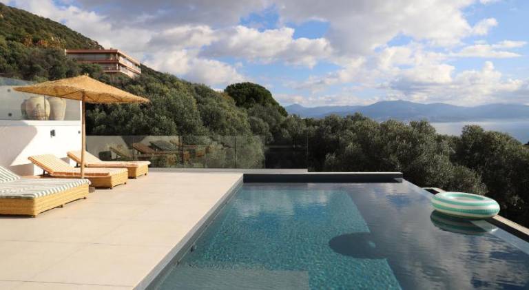 Villa with pool & hot tub in Ajaccio