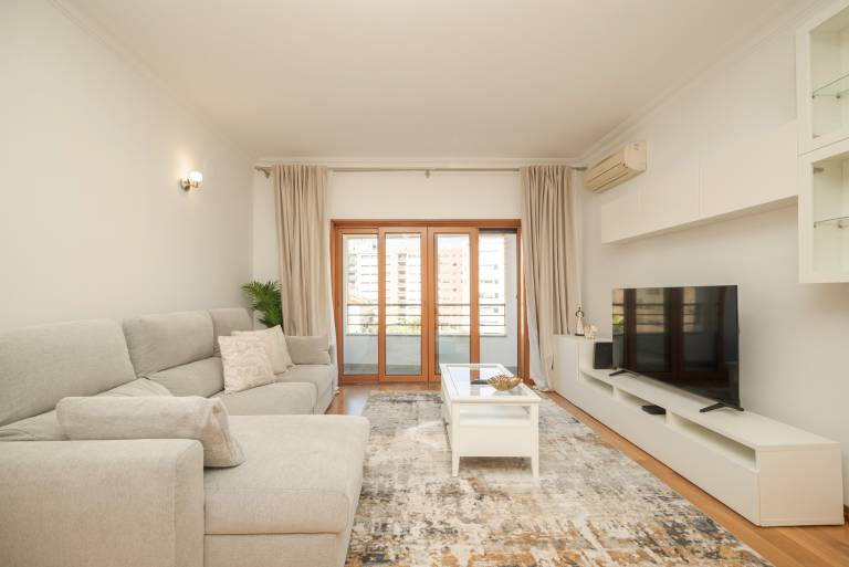 Ferienwohnung in Odivelas, Olival Basto, Kroatien für max. 6 Personen Ferienwohnung in Odivelas, Olival Basto, Kroatien für max. 6 Personen