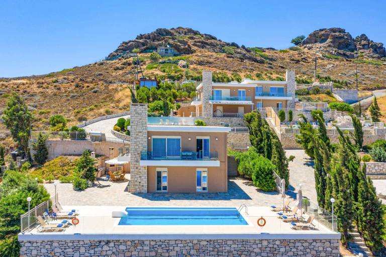 Villa with garden, grill & pool in Heraklion
