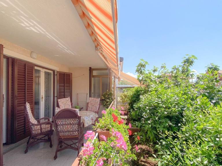 Rental apartment with patio & grill — photo 3