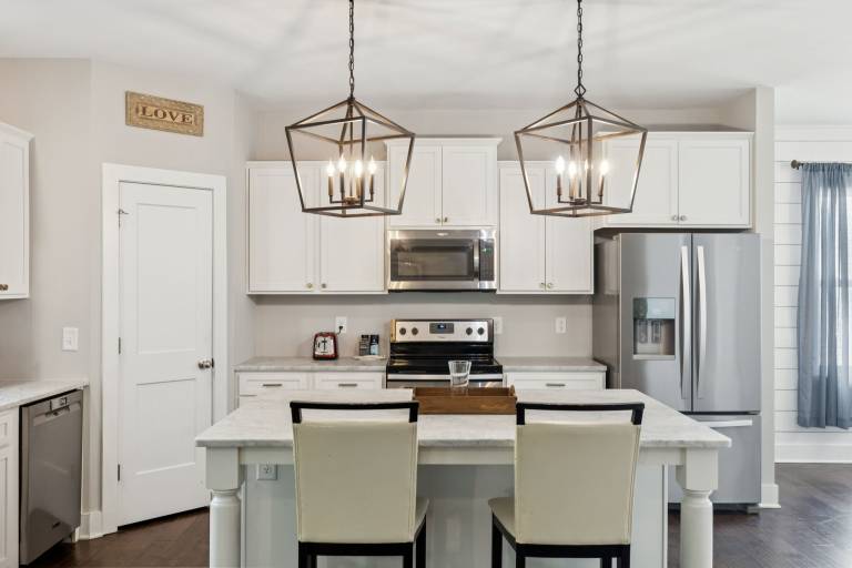 Spacious Family Retreat Pet Friendly 3 Bedroom Home — photo 4