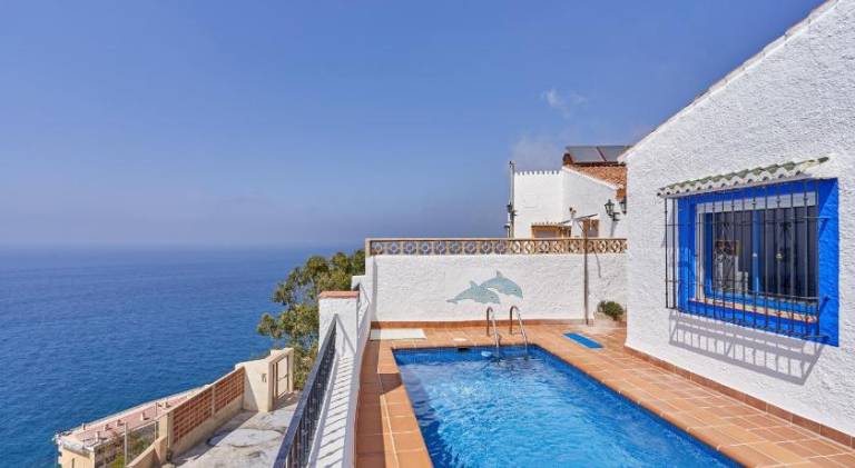 Fully equipped vacation home with barbecue, private pool & patio | Next to the beach | Pets allowed in Granada