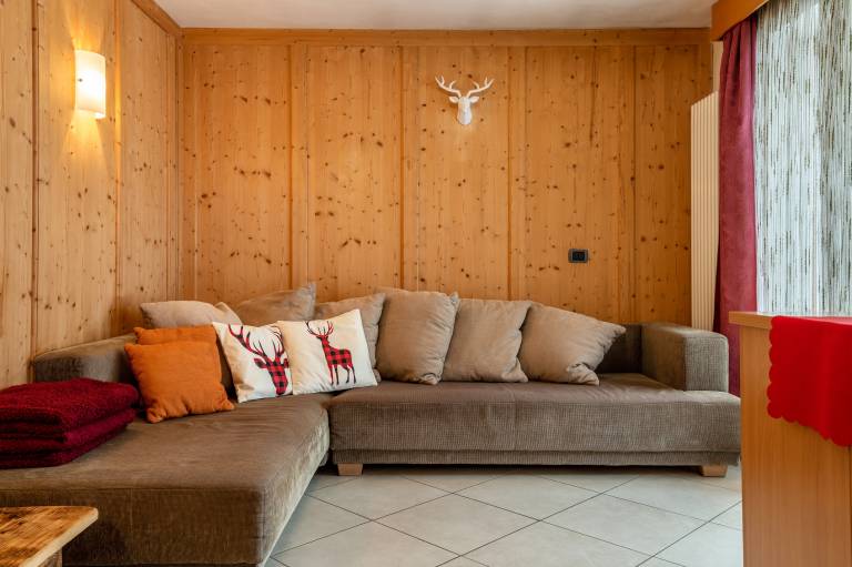 Apartment with patio | Mountain view — photo 2