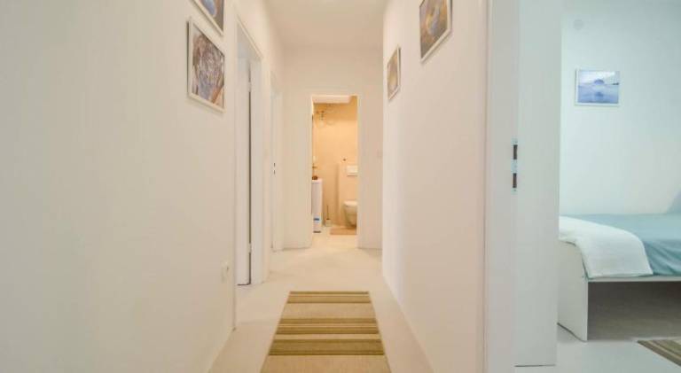 Apartment with pool — photo 5
