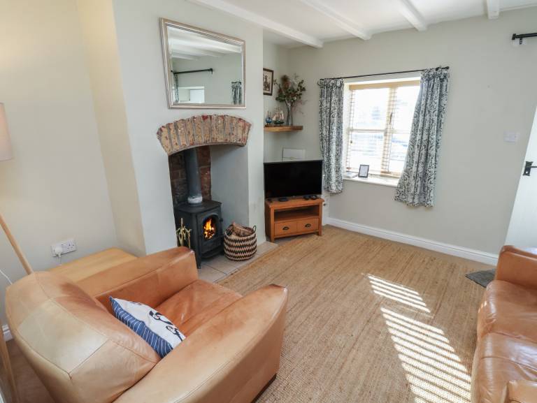 Cottage with yard | Beach view — photo 4