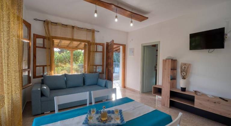 Vacation home with terrace, garden & grill — photo 2