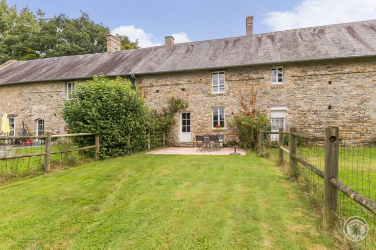 Gite with terrace, yard & barbeque in Coutances
