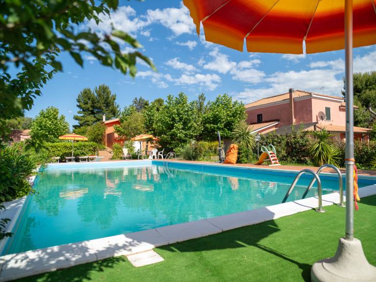 House with BBQ, pool & garden — photo 2