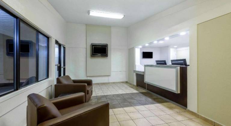 Travelodge by Wyndham Essington / Philadelphia Airport — photo 2