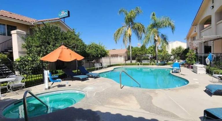 Garden Inn and Suites — photo 2