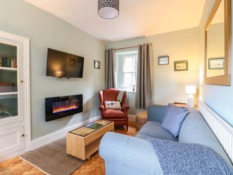 Cottage with garden — photo 4