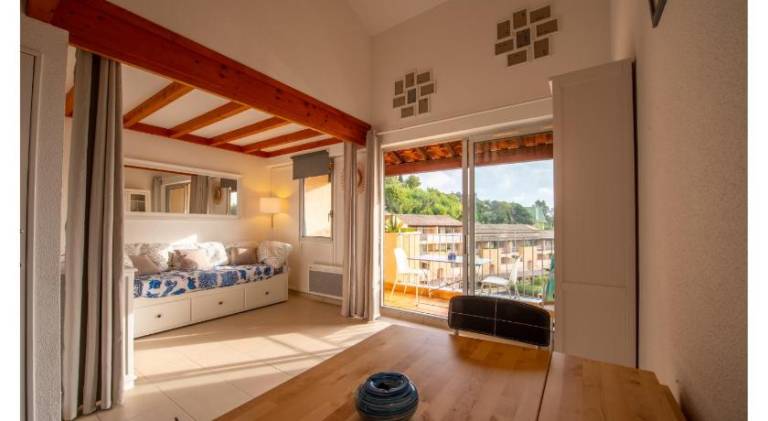 Fully equipped wonderful rental apartment with terrace, private pool & yard | Pets allowed — photo 2