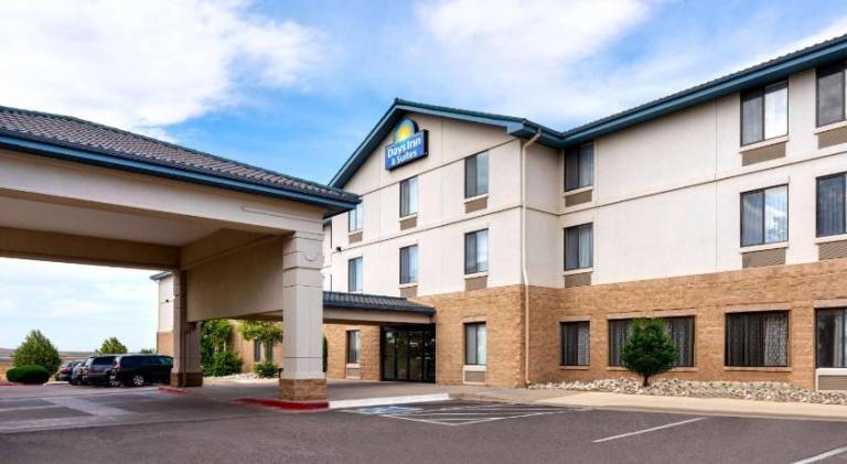 Days Inn & Suites by Wyndham Denver International Airport — photo 2