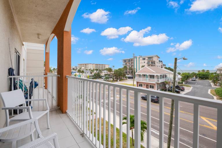 Family-friendly condo with heated pool & jacuzzi | Water view | Close to the beach | Dogs allowed — photo 2