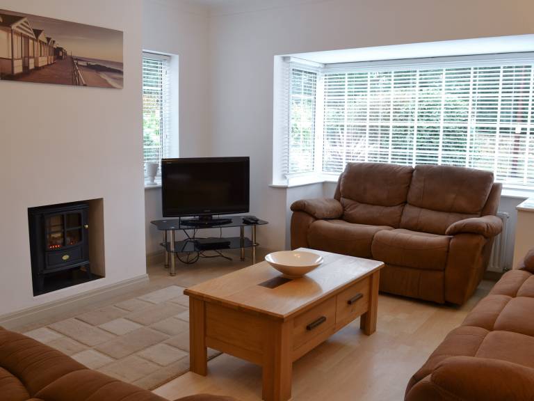 Child-friendly cottage with garden & patio | Next to the beach | Dogs allowed — photo 2