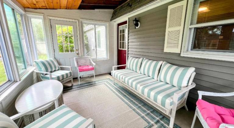 Sleeps 10, Approx 1 Mile to the Beach, Fully Renovated in 2025 — photo 3