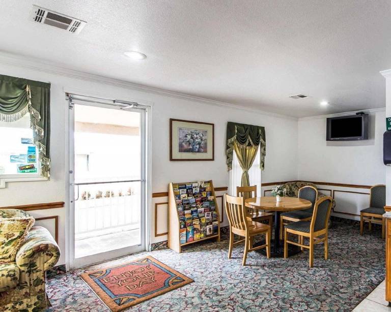 Econo Lodge Bartlesville Hwy 75 — photo 4