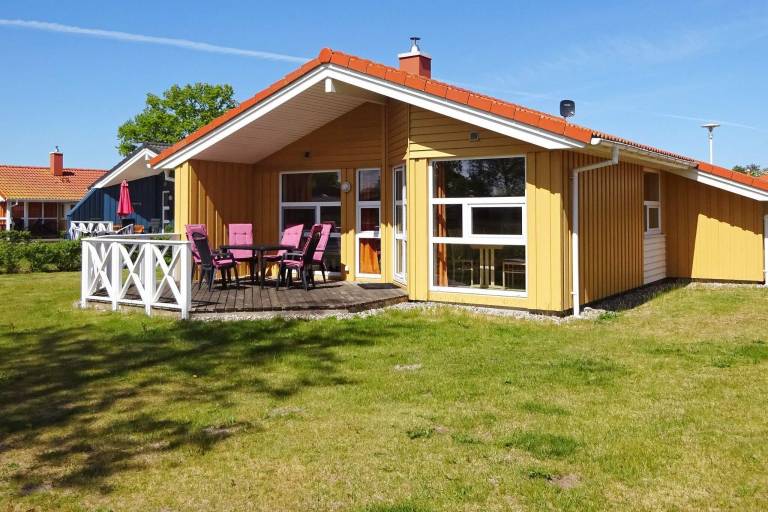 Vacation home with terrace, sauna & garden — photo 4