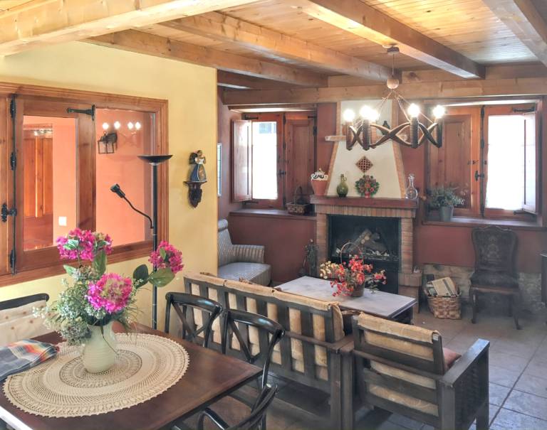 House with yard & patio — photo 5