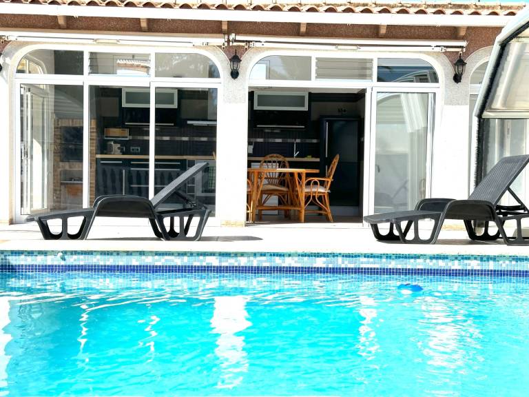 House with yard, private pool & patio in Alicante