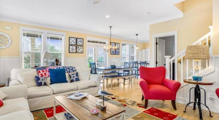 Spacious vacation home with pool | Close to the beach | Pets allowed — photo 3