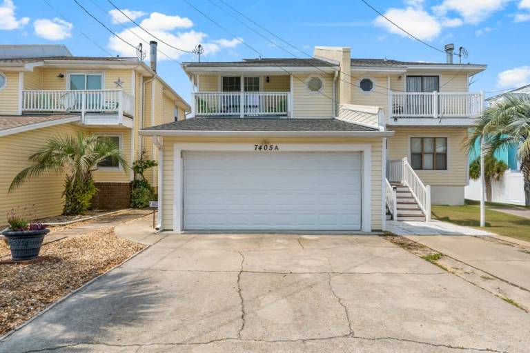House with yard — photo 2