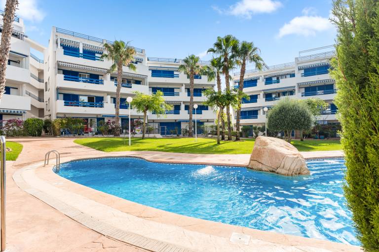Holiday apartment with yard, terrace & pool | Garden view in Almeria