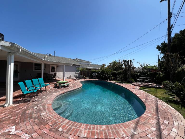Beautiful Pool Home; 2 Ensuites 3 4 Mi Walk2Disney