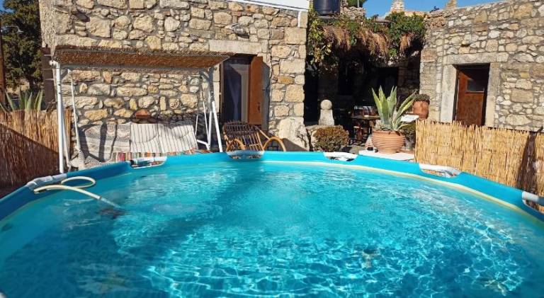 Vacation home with terrace, BBQ & private pool | Suitable for remote work — photo 3