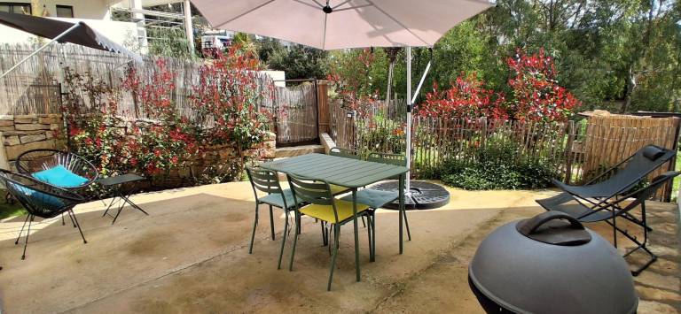 Le Cocoon Apartment with Terrace in Detached House in Cassis