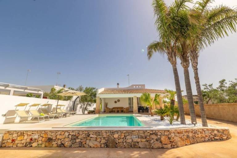 Fully equipped ample villa with terrace, garden & private pool | Pet-friendly — photo 4