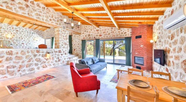 House with pool, terrace & jacuzzi in Antalya