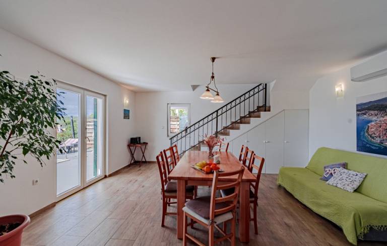 Villa with BBQ, yard & patio | Dogs allowed — photo 3