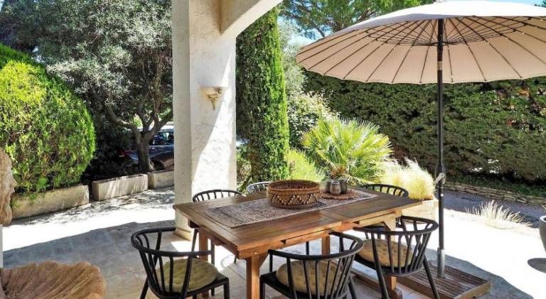 Vacation home with pool — photo 4