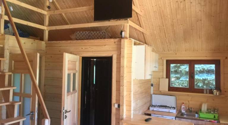 Lodge with grill, patio & garden — photo 2