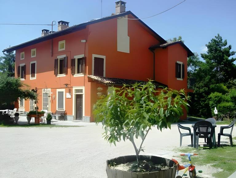 Farm with patio, pool & yard | Dogs allowed in Canelli